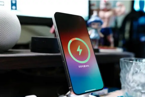 前郭苹果15换屏服务分享用什么充电器给iPhone15充电更好 